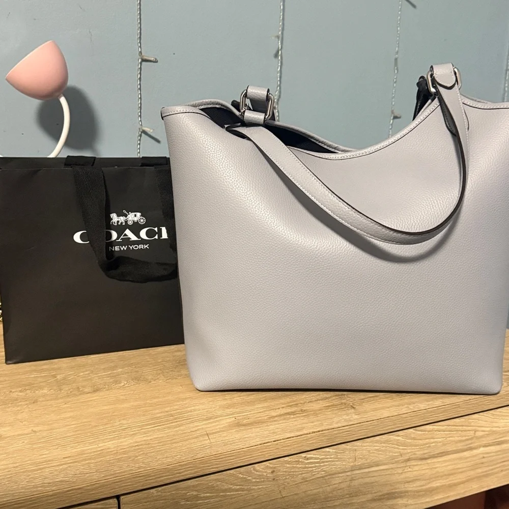 Coach Day Tote (retail) - Picture 4 of 7